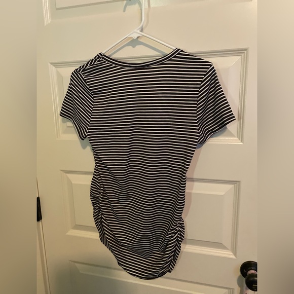 Adorable maternity top “Coming Soon”. Violet & Ruby. Compares to a small. - Picture 2 of 4